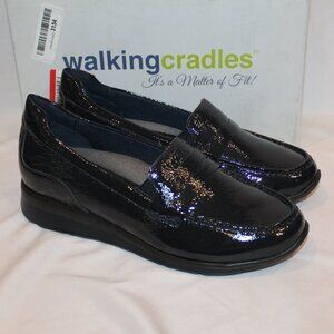 NIB WOMEN'S WALKING CRADLES DANNON HEELED LOAFERS NAVY BLUE SZ‎ 11